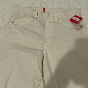 NWT SPANX seemed front white leg ecru color jeans.  M/M/M regular length